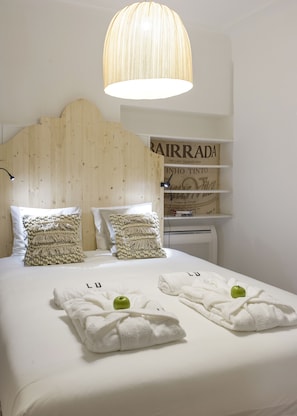 2 bedrooms, iron/ironing board, travel cot, free WiFi