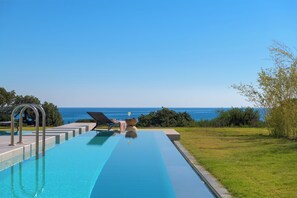 Pool - Great Albatross Villa (Γεννάδι)