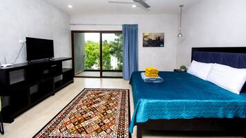 Suite Superior, pemandangan kolam renang | Tirai kedap cahaya, Wi-Fi gratis, dan seprai linen
