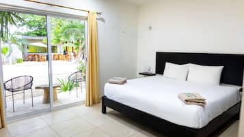 Basic Studio | Blackout drapes, free WiFi, bed sheets