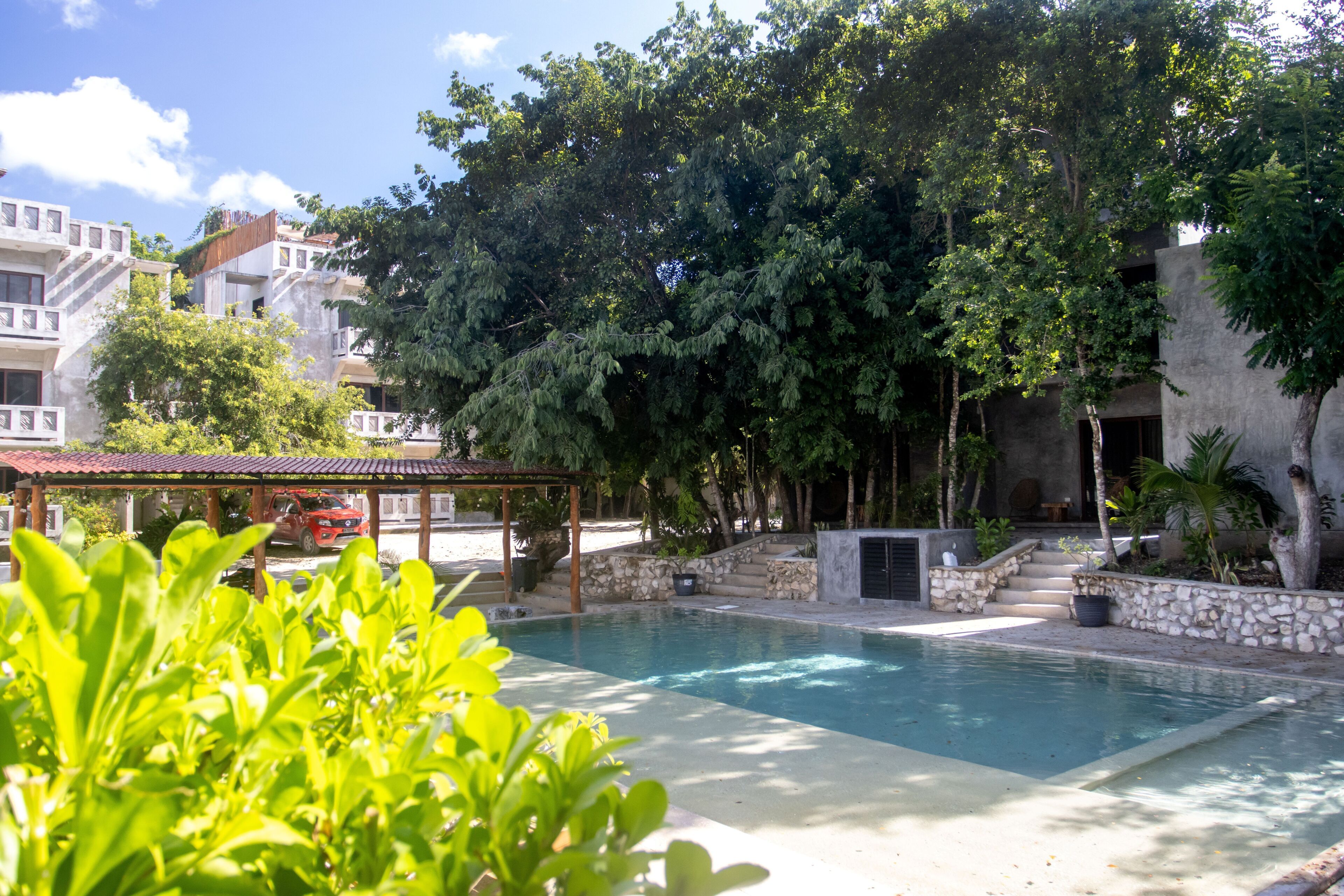 2 outdoor pools