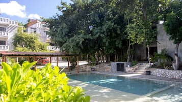 2 outdoor pools