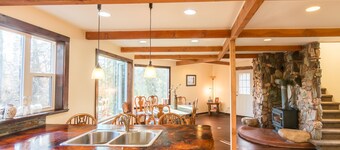 Oakley Inn, 3 bedroom 2 bath,  sleeps 8