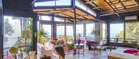 Tv, pejs, stereoanlæg