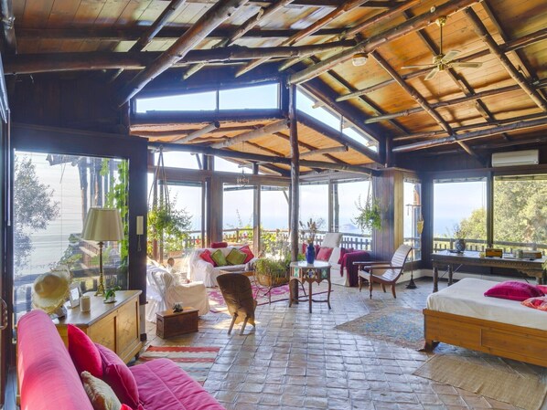 TV, fireplace, stereo - Spectacular 4 bedroom villa with private pool on the Amalfi Coast near Positano (Positano)