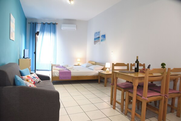 1 chambre, fer et planche à repasser, accès Internet, draps fournis