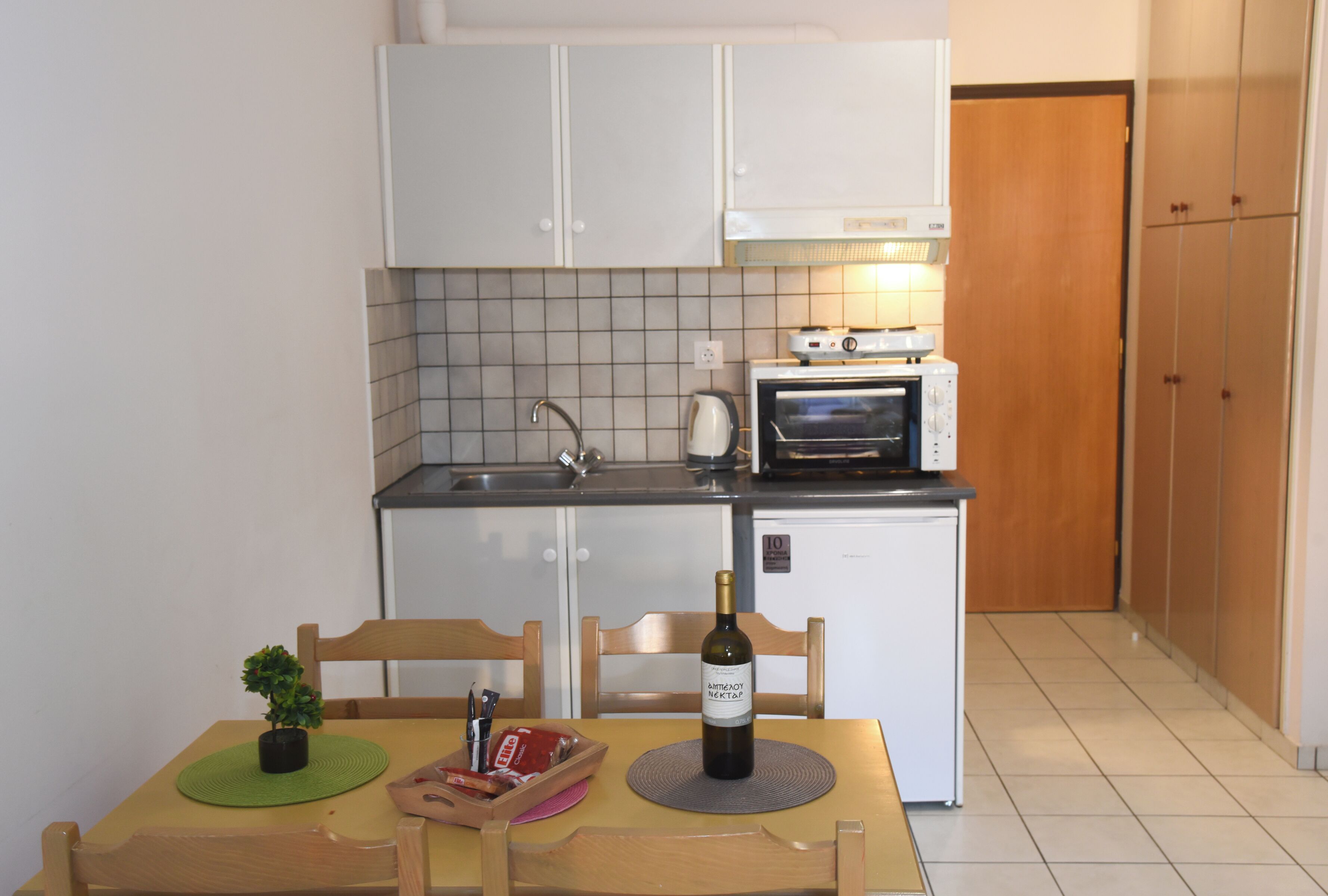 Wasserkocher mit Kaffee-/Teezubehör, Kochgeschirr/Geschirr/Besteck