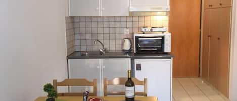 ماكينة لصنع القهوة/الشاي، مستلزمات طهي/أطباق/أوعية