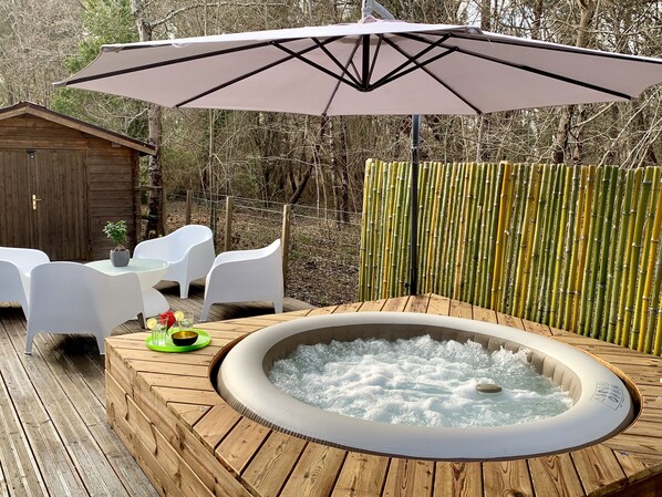 Bain à remous extérieur