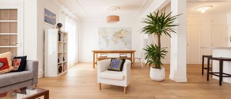 薄型テレビ、書庫