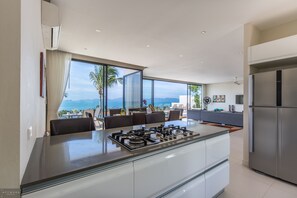 Frigorifero, microonde, forno, macchina per tè/caffè