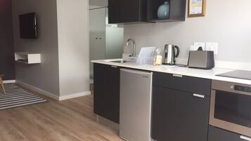 Business Studio, 1 Bedroom | Private kitchen