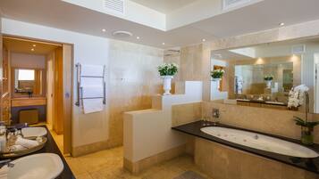 Superior Double Room | Bathroom