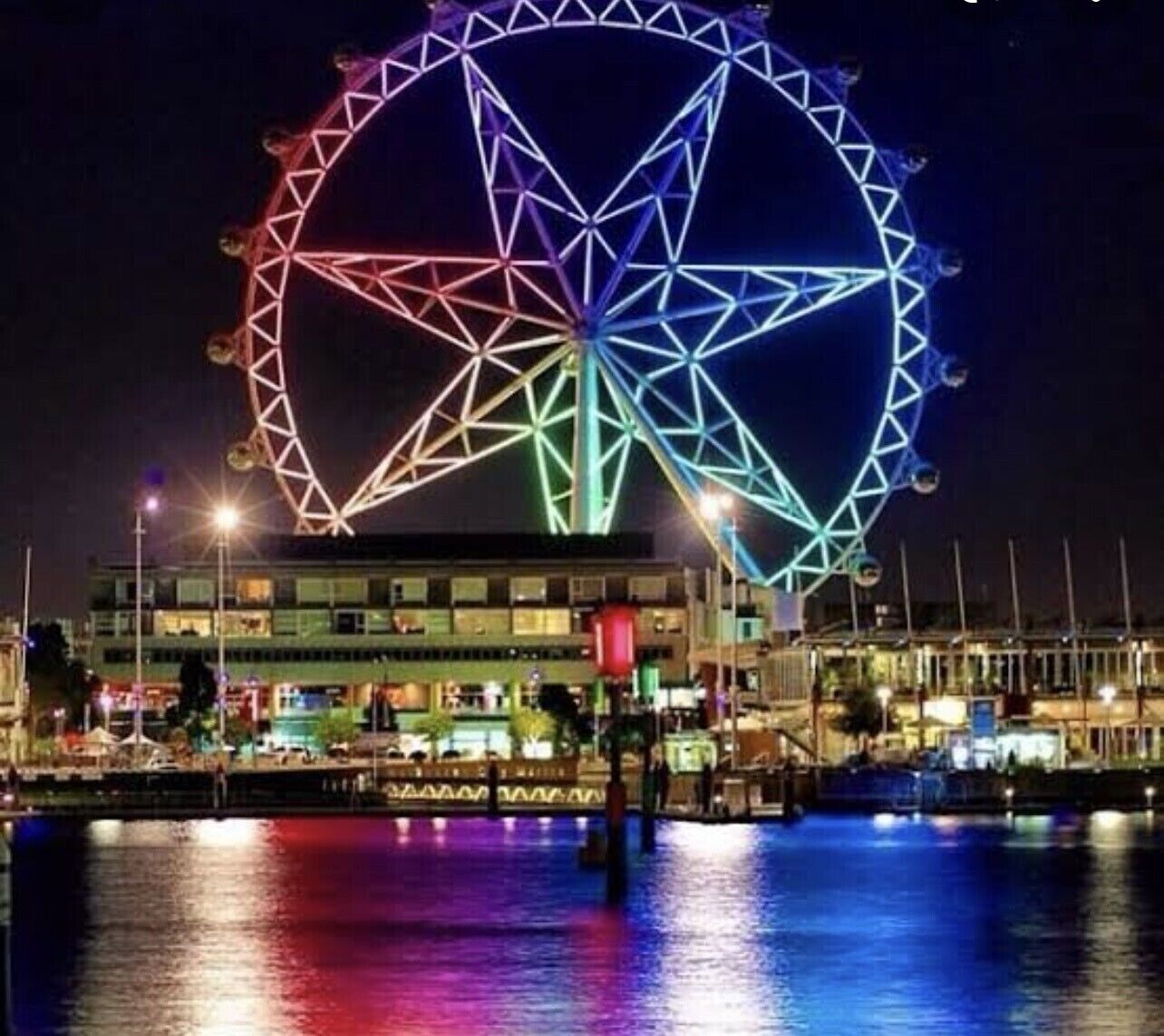 D114 Victorian Home Stay-close to city — image 23