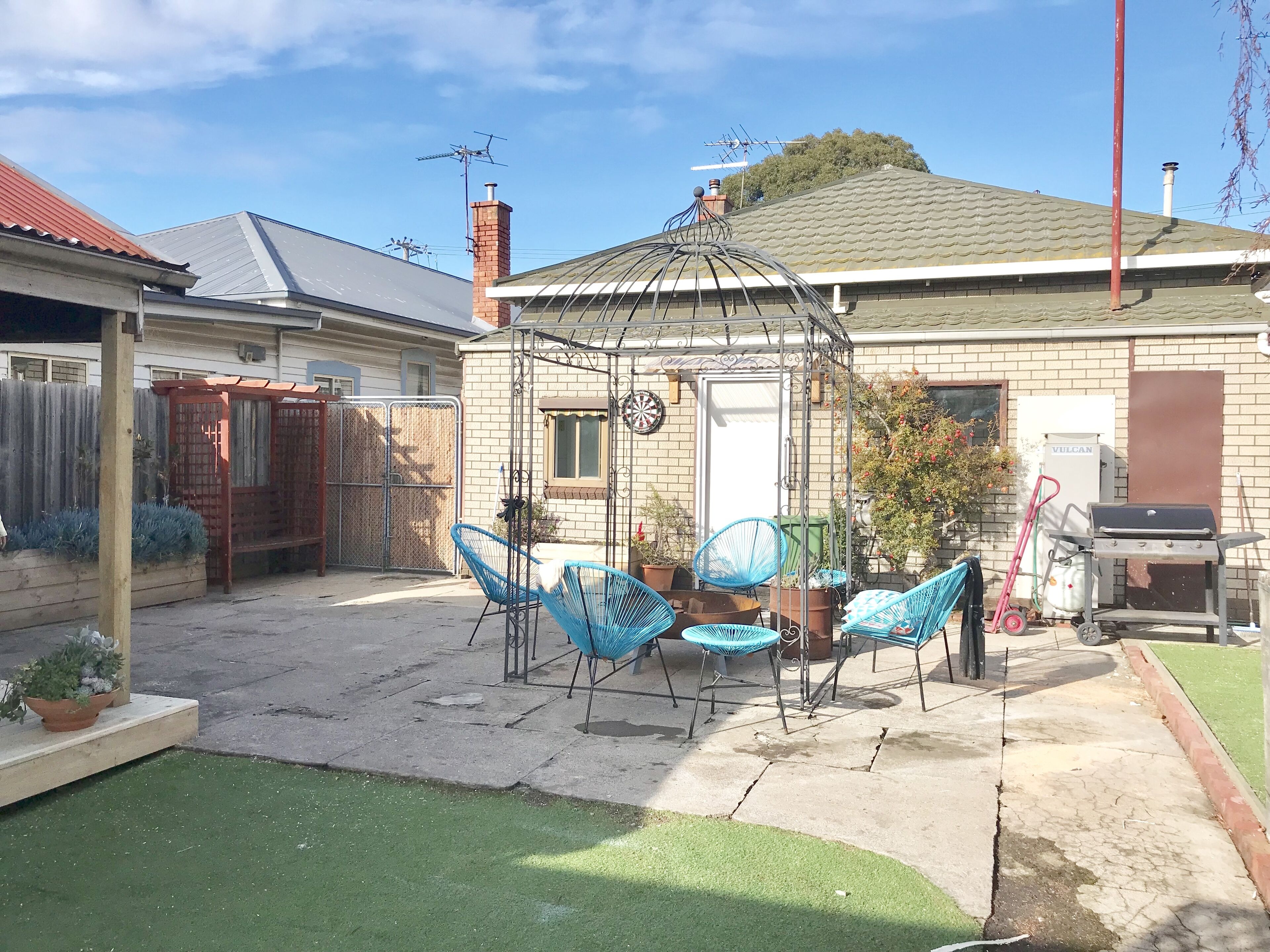 D114 Victorian Home Stay-close to city — image 20