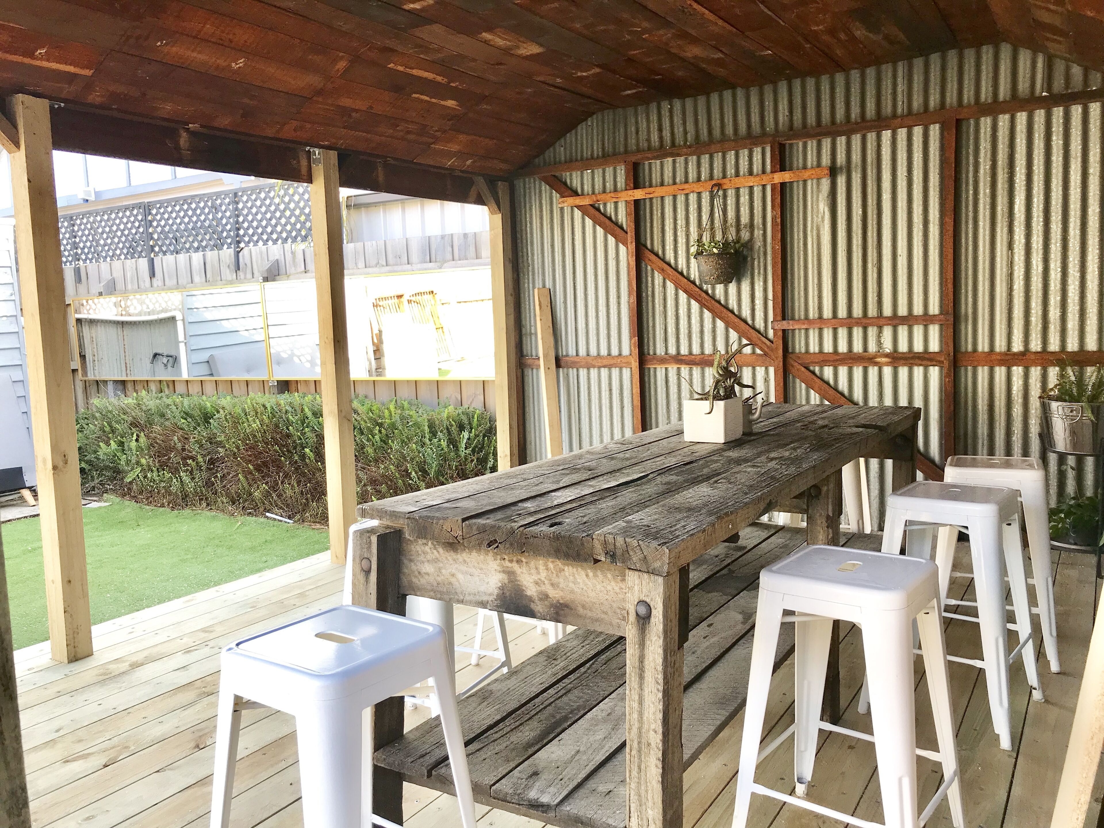 D114 Victorian Home Stay-close to city — image 2