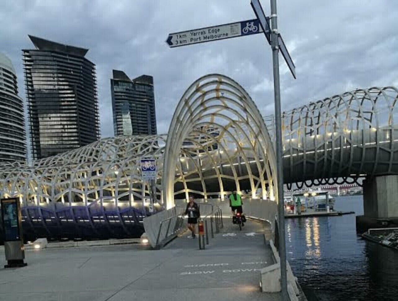 D114 Victorian Home Stay-close to city — image 22