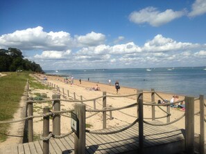 Plage à proximité, chaises longues