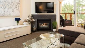 Smart TV, fireplace, DVD player, stereo