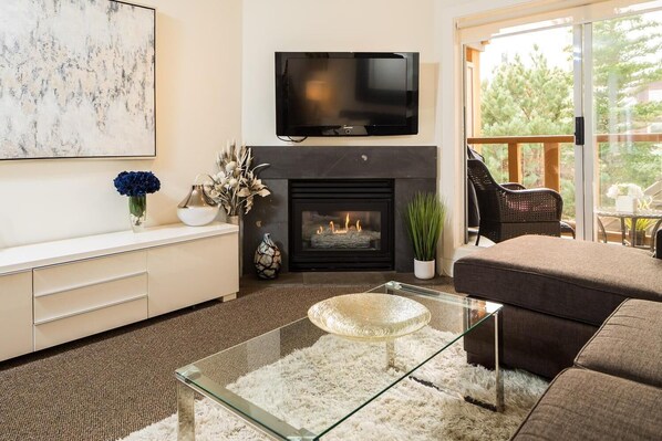 Smart-TV, Kamin, DVD-Player, Stereoanlage