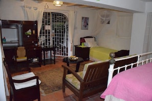 1 quarto, escrivaninha, ferros/tábuas de passar roupa, Wi-Fi de cortesia