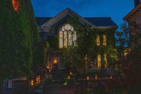 Outdoor dining. Church Des Artistes a Hudson Valley retreat