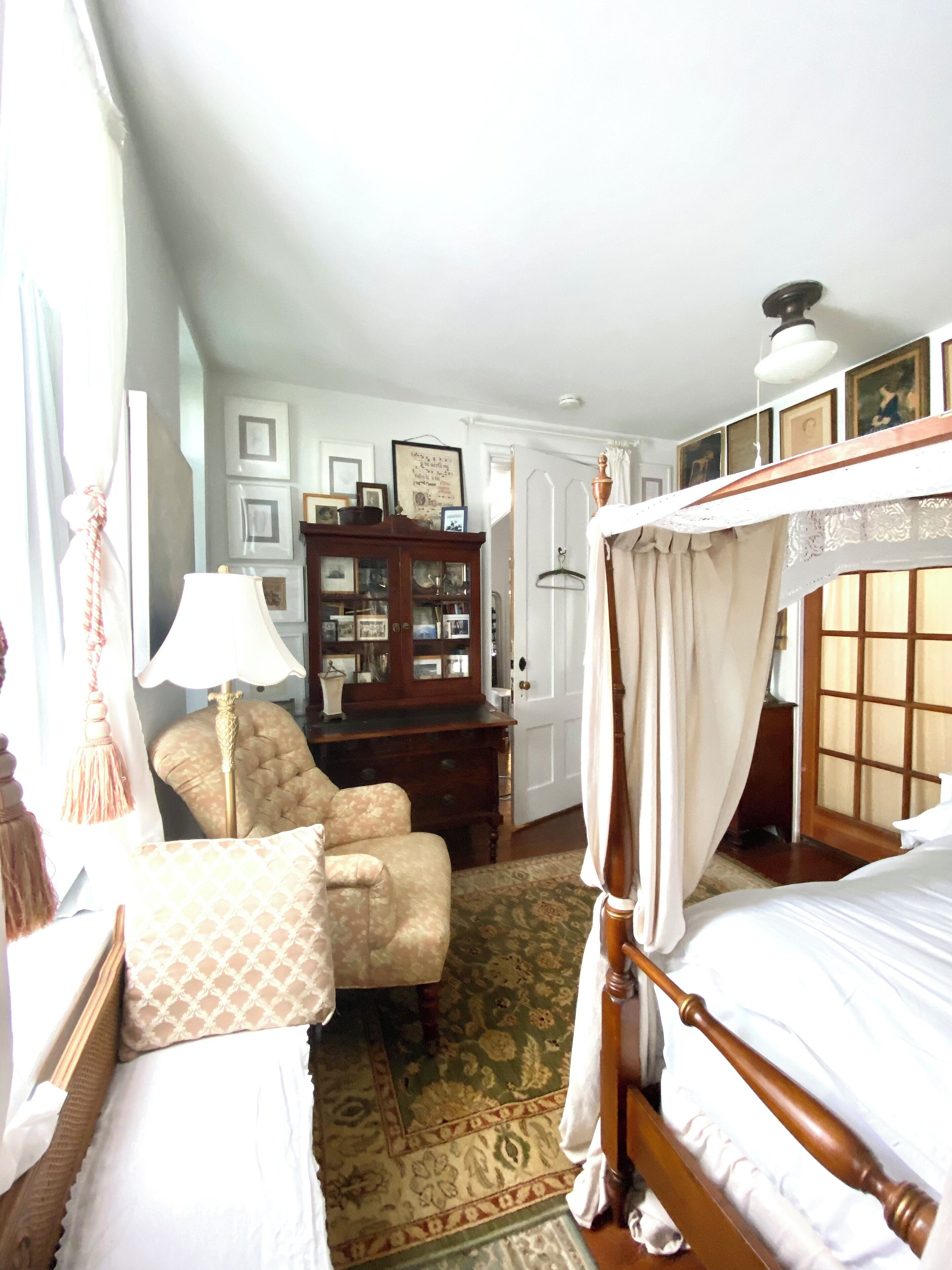 6 bedrooms, iron/ironing board, free WiFi, bed sheets