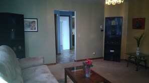 TV, offices - Cozy Bungalow--5 min to Downtown/MetroHealth (Cleveland)