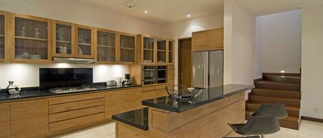 Coffee/tea maker, dining tables