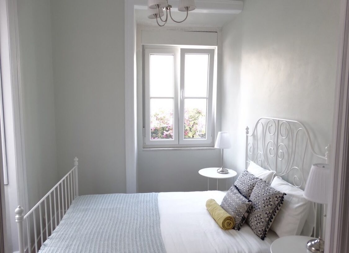 4 bedrooms, desk, iron/ironing board, travel crib