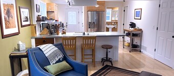 Cozy boutique home near the airport