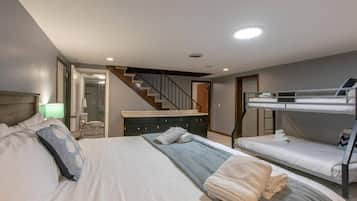 4 bedrooms, desk, iron/ironing board, WiFi