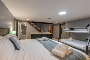 4 bedrooms, desk, iron/ironing board, WiFi