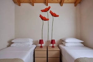 2 bedrooms, iron/ironing board, Internet, bed sheets