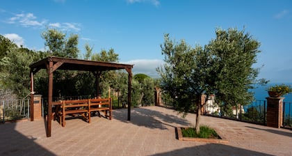 THE LANDS OF SAN LEONARDO, Luna