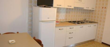 ثلاجة، مستلزمات طهي/أطباق/أوعية