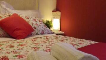 1 Schlafzimmer, BĂŒgeleisen/BĂŒgelbrett, WLAN, BettwĂ€sche