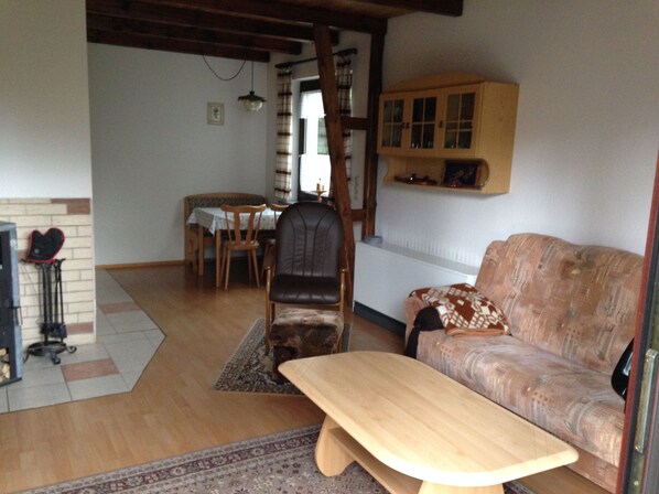 Televisión y chimenea