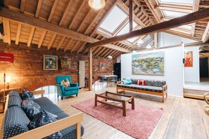 Books - Authentic Loft Apartment/Penthouse (Liverpool)