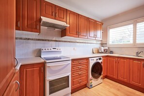 Refrigerador, microondas, horno, cafetera/tetera