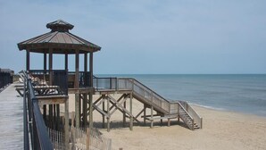På stranden