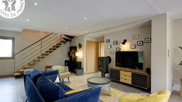 Télévision, lecteur de DVD, espaces bureaux