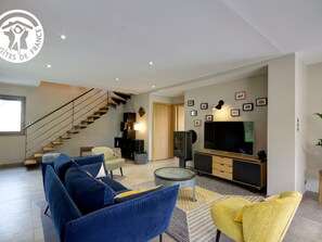 Fernseher, DVD-Player, Arbeitsbereiche