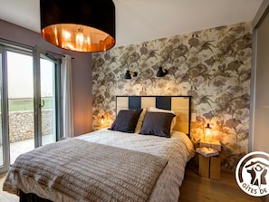 3 bedrooms, free WiFi - Charming Cottage for 6, Private Garden & Pond (Montbrison)