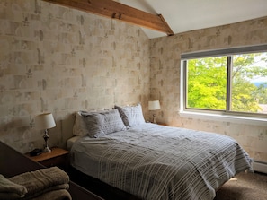 4 habitaciones, tabla de planchar con plancha, wifi y ropa de cama