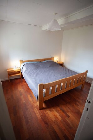 5 chambres, fer et planche à repasser, Wi-Fi, draps fournis