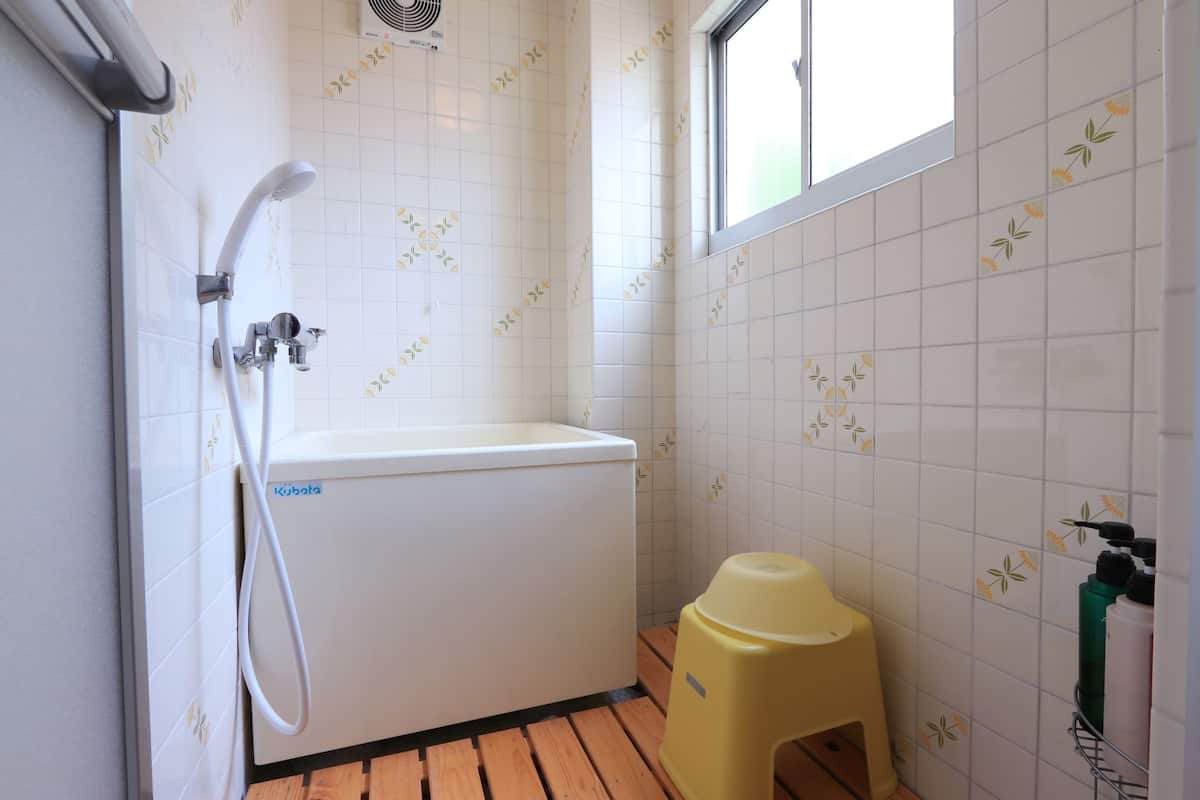 1 bedroom, down duvets, free wifi, bed sheets