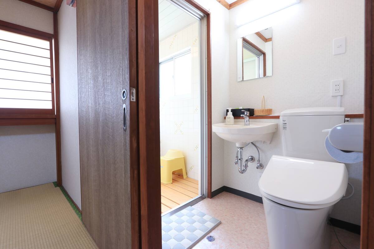 1 bedroom, down duvets, free wifi, bed sheets