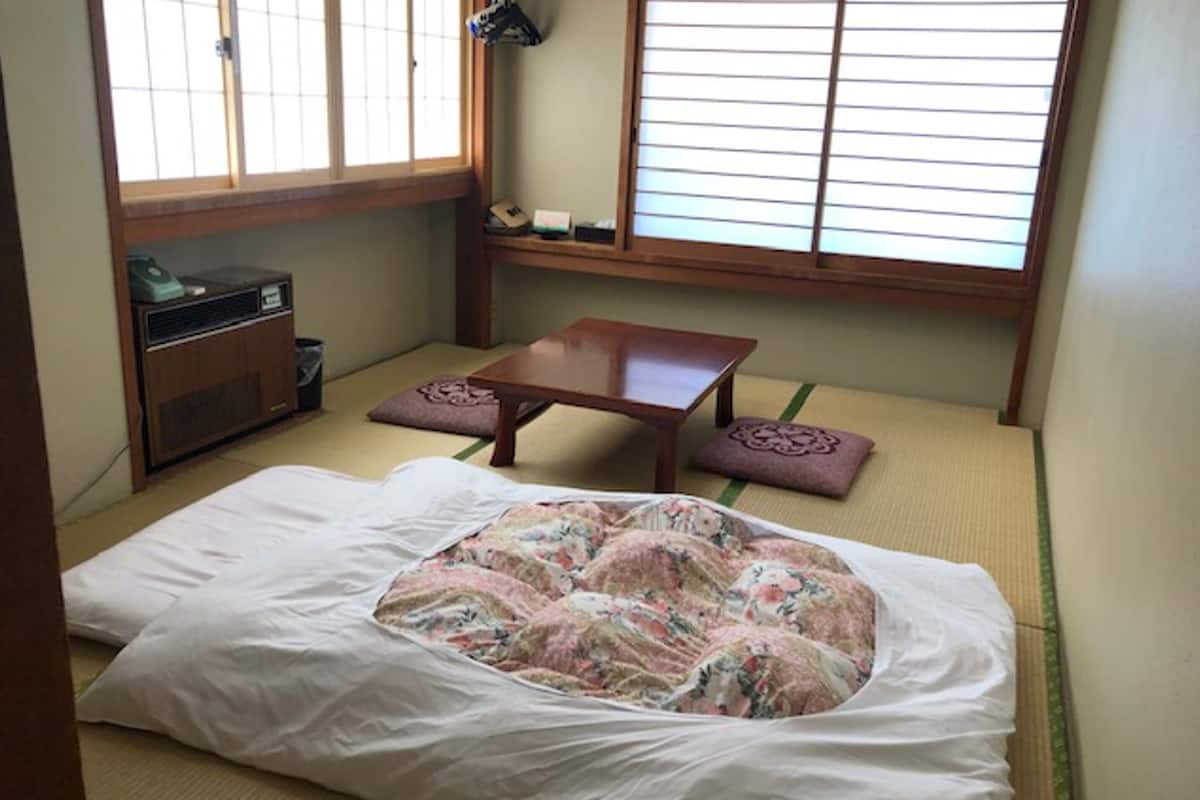 1 bedroom, down duvets, free wifi, bed sheets