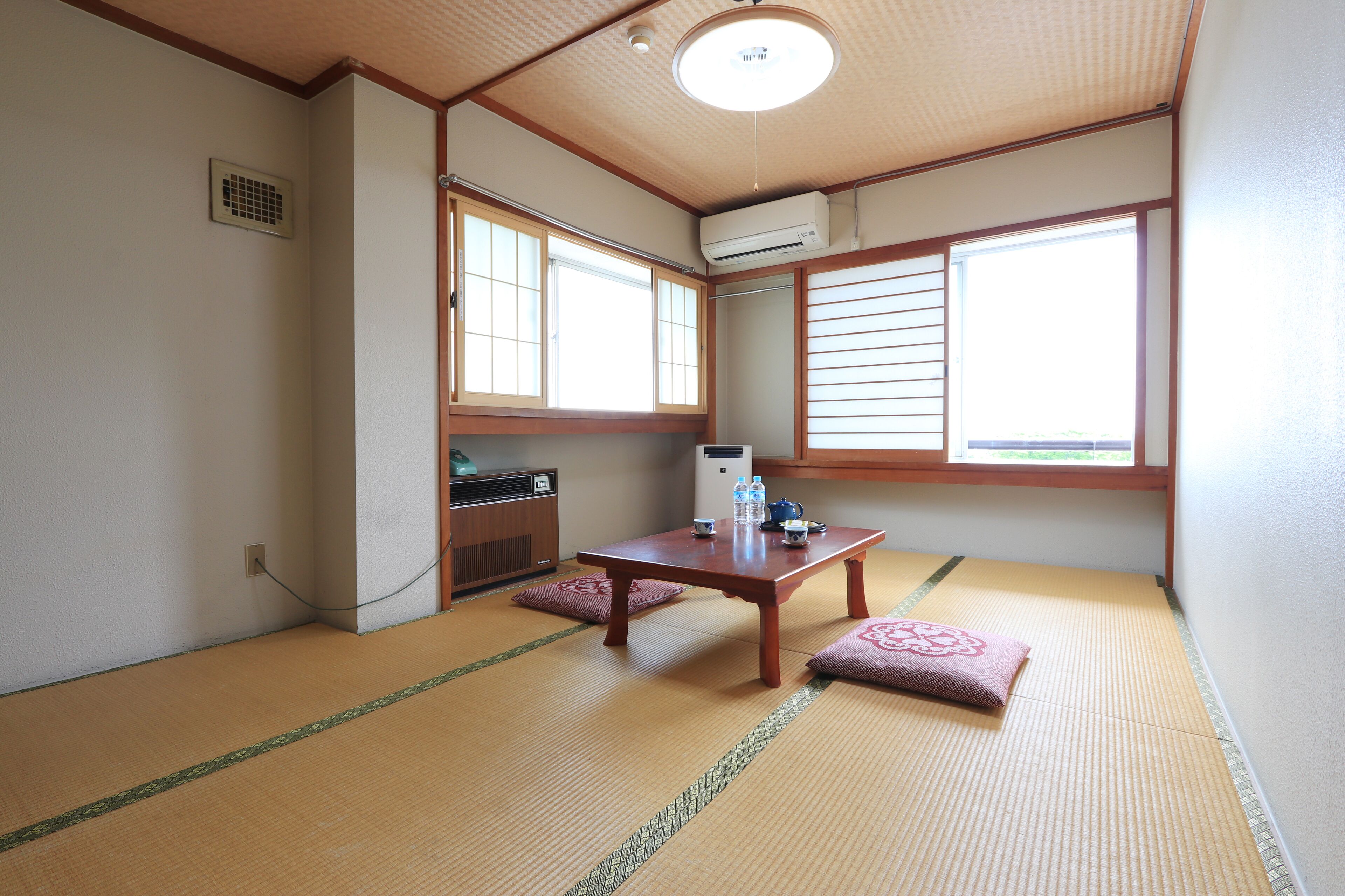 1 bedroom, down duvets, free wifi, bed sheets